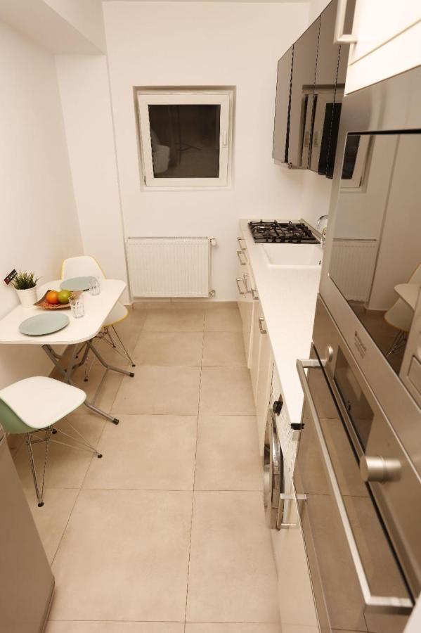 2 Bedroom Apartment With Amazing View In City Center Bucarest Exterior foto